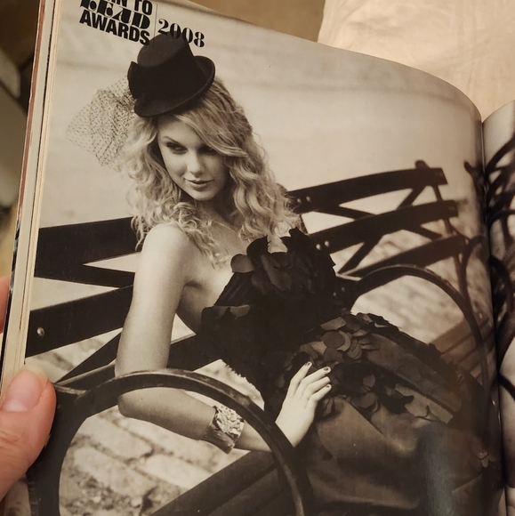 Rare Taylor Swift Cosmo Girl Magazine - Picture 3 of 3